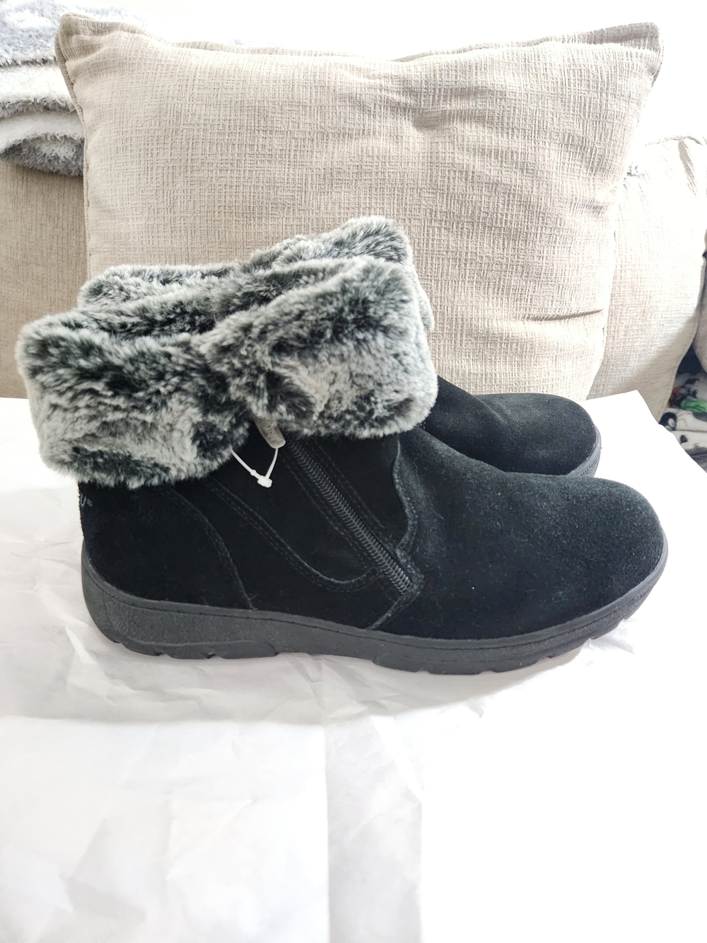 Woman's Khombu "Jessica" Fur Boots size 10